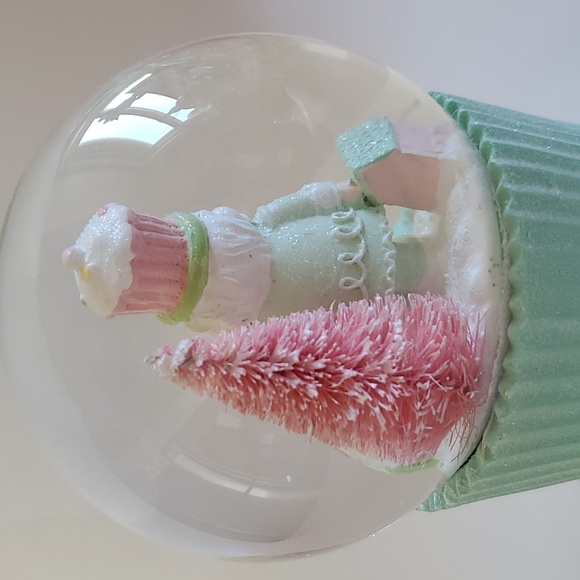 Christmas Cupcake Snow Globe Pastel Colors Musical Candy Land Theme Hoilday - Picture 5 of 14